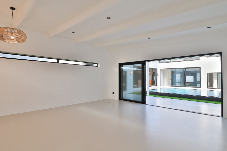 6 Bedroom Property for Sale in Yzerfontein Western Cape